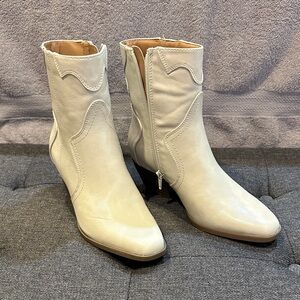 Wonderly Cream Ankle Boots